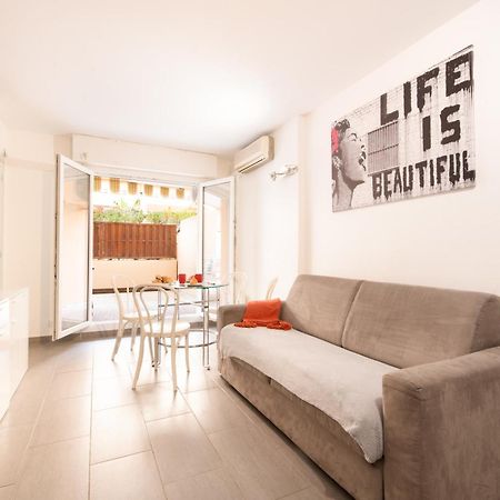 Le Victoria, Centre Ville , Plage Et Parking Gratuit Sainte-Maxime Luaran gambar