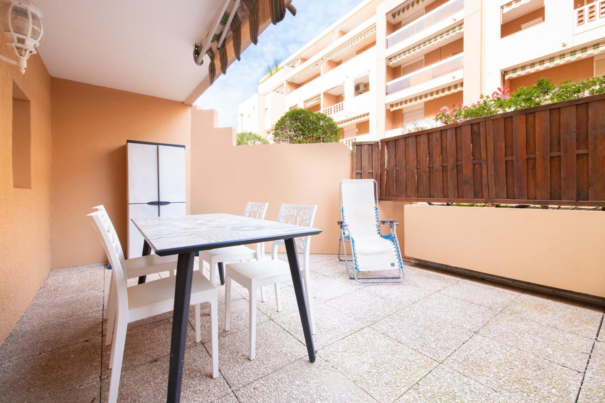 Le Victoria, Centre Ville , Plage Et Parking Gratuit Sainte-Maxime Luaran gambar